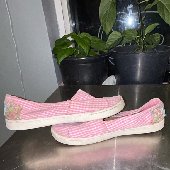 Toms little girls size 1.5 pink plaid with floral heel - Picture 6 of 9